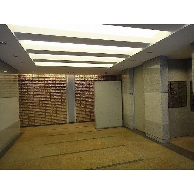 リバーレ池袋のエントランス