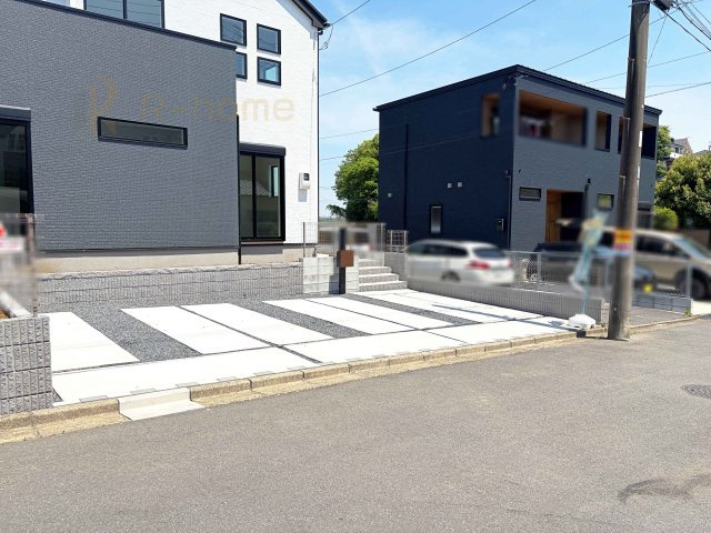 我孫子市古戸2期　新築戸建て　1号棟の駐車場|カースペースは3台完備。ゲスト用のスペースも確保できますね♪