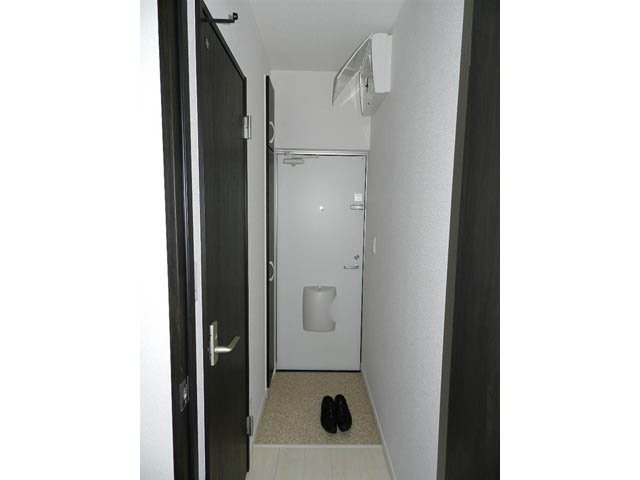 シャンブレット中島の玄関