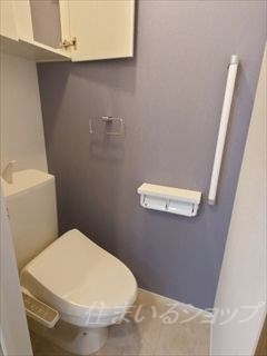 安芸高田市吉田町常友のアパートのトイレ|シャワートイレ