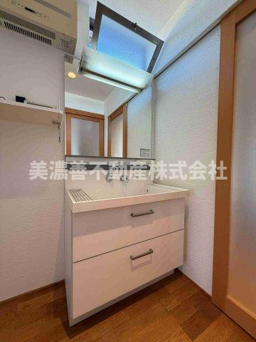 ５６１８０　美濃加茂市加茂野町稲辺中古戸建ての独立洗面台