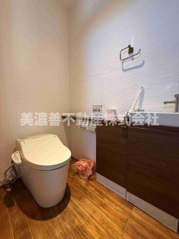 ５６１８０　美濃加茂市加茂野町稲辺中古戸建てのトイレ