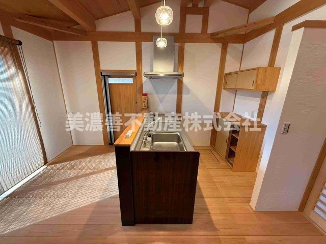 ５６１８０　美濃加茂市加茂野町稲辺中古戸建てのキッチン