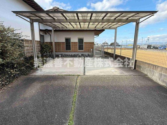 ５６１８０　美濃加茂市加茂野町稲辺中古戸建ての駐車場