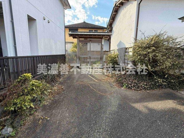 ５６１８０　美濃加茂市加茂野町稲辺中古戸建てのエントランス