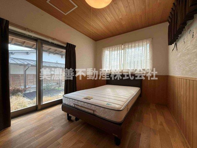 ５６１８０　美濃加茂市加茂野町稲辺中古戸建ての洋室