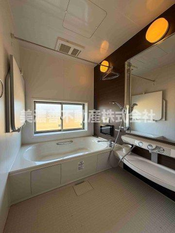 ５６１８０　美濃加茂市加茂野町稲辺中古戸建ての浴室