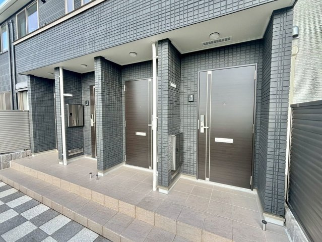 コントレイル糸引のエントランス