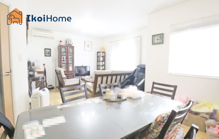 神戸市西区有瀬　中古戸建の居間・リビング|●年中無休：当日予約可●リビングは長方形で家具を配置しやすい間取りになっています。