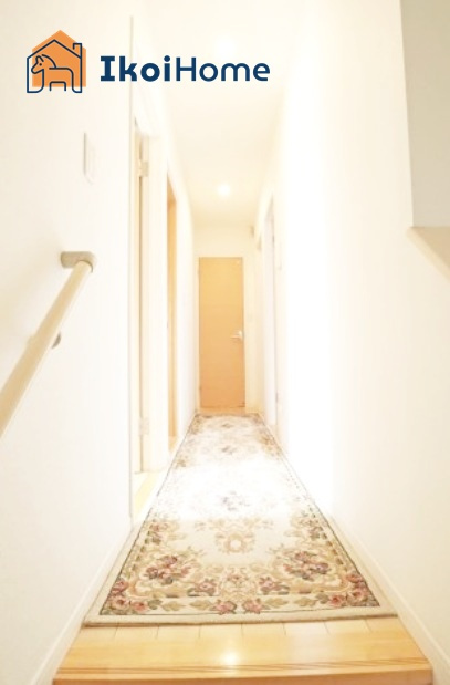 神戸市西区有瀬　中古戸建の玄関|●年中無休：当日予約可●玄関には窓があり光が入る明るい空間ぬなります