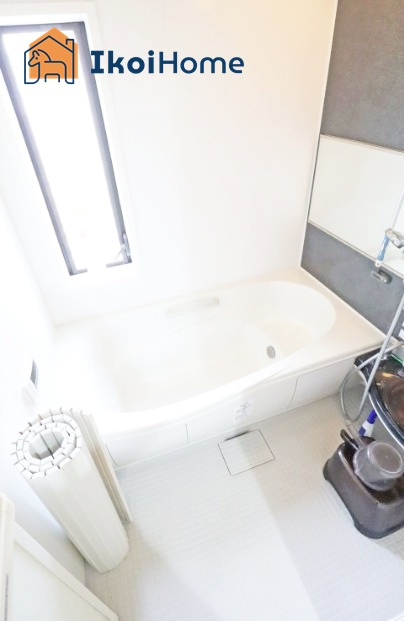 神戸市西区有瀬　中古戸建の浴室|●年中無休：当日予約可●小窓ございますので通気・換気良好です。清潔な空間を保っていただけます。