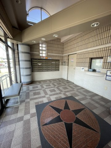 アルファステイツ木太Ⅱのエントランス