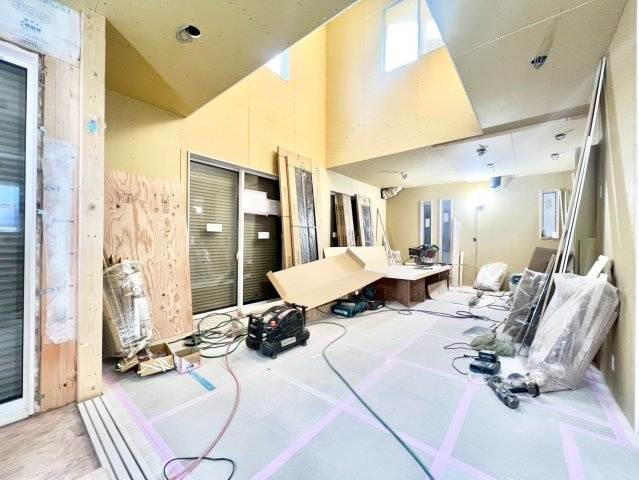 練馬区谷原6丁目　新築戸建の居間・リビング|2026.01.25撮影

現地ご見学希望・資料請求などお気軽にお問い合わせ下さい！
03-5990-5201