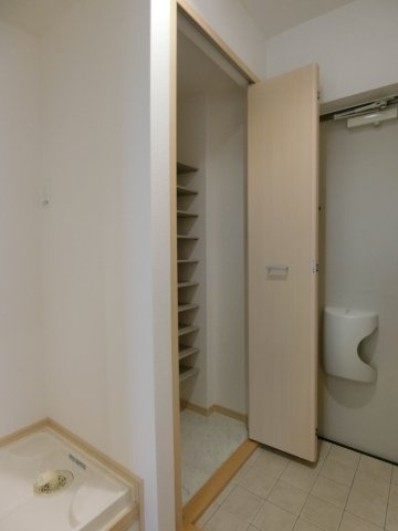 グランドゥール浜垣　Ｂの収納|イメージB205号室の写真（反転あり）