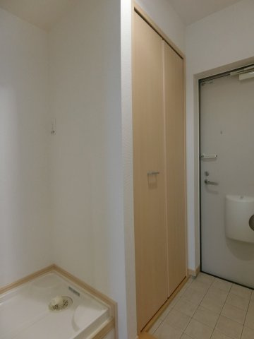 グランドゥール浜垣　Ｂの収納|イメージB205号室の写真（反転あり）