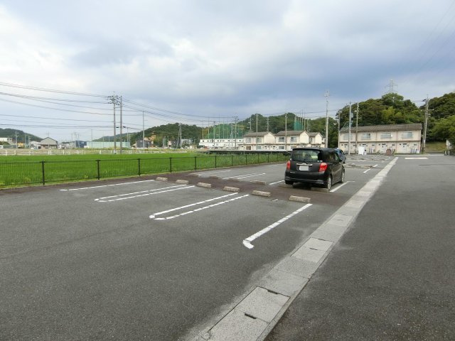 グランドゥール浜垣　Ｂの駐車場