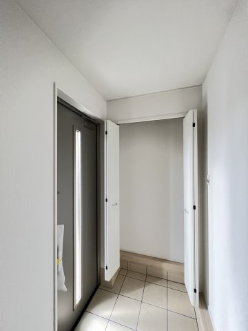 橿原市土橋町第４　全1棟の玄関|内玄関　土間収納付き