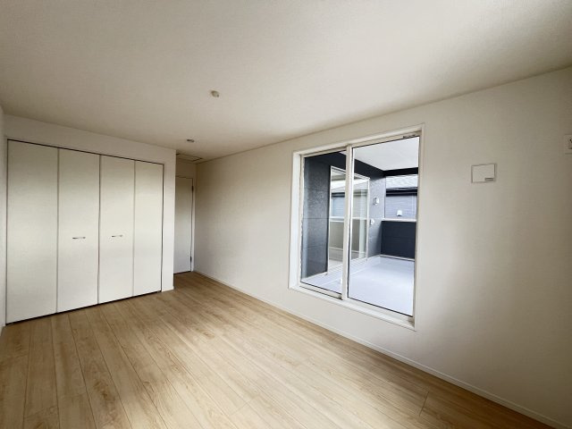 橿原市土橋町第４　全1棟の寝室|主寝室にぴったりな洋室8帖