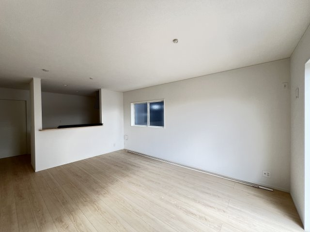 橿原市土橋町第４　全1棟の居間・リビング|16帖ある広々としたLDK