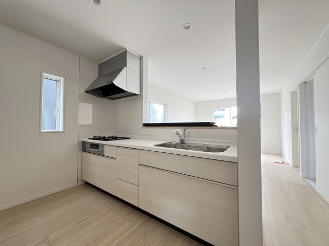 橿原市土橋町第４　全1棟のキッチン|会話が弾むシステムキッチン