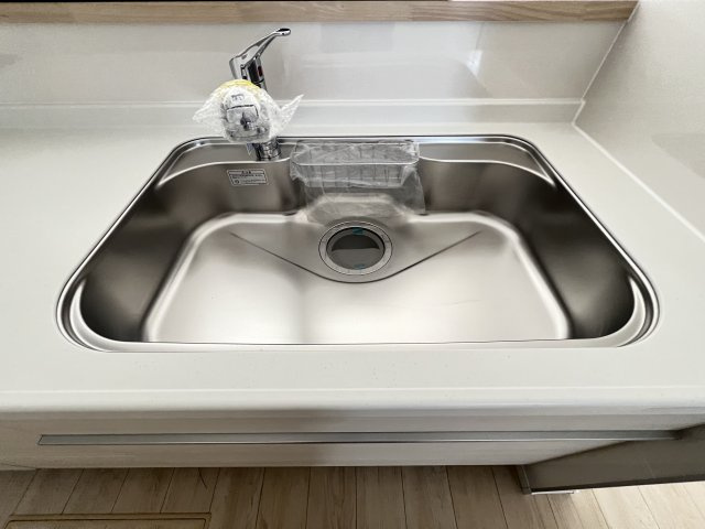 橿原市土橋町第４　全1棟のキッチン|清潔感あるステンレスシンク