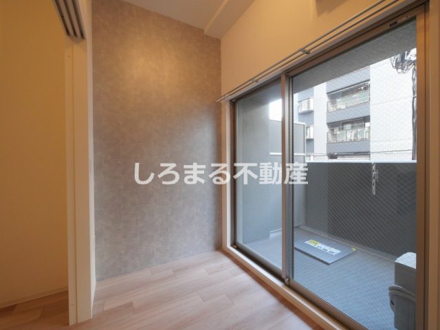 セレニテ南堀江エクラの洋室