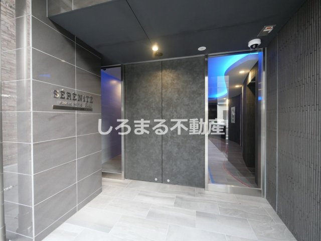 セレニテ南堀江エクラのエントランス