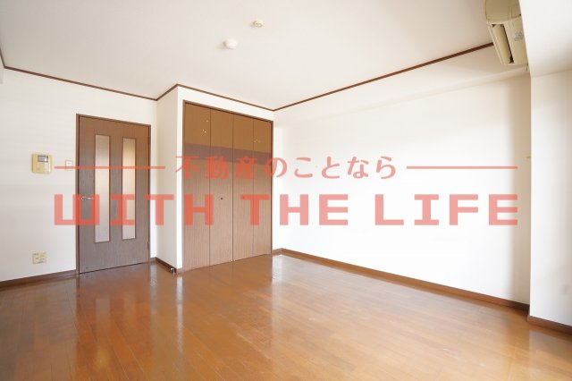 グリーン花水木II【キャッシュバック対象物件】の居間・リビング|ゆったりした洋室です