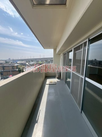 サンフラワー津福のバルコニー|暖かな日差しのふりそそぐバルコニー