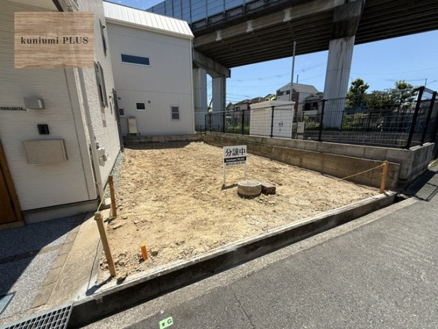 尼崎市瓦宮2丁目　モデルハウスの前面道路含む現地写真