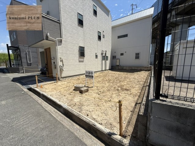 尼崎市瓦宮2丁目　モデルハウスの前面道路含む現地写真