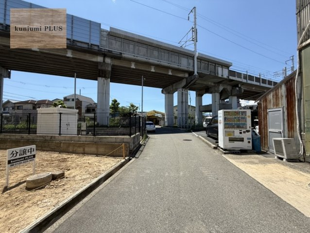 尼崎市瓦宮2丁目　モデルハウスの前面道路含む現地写真