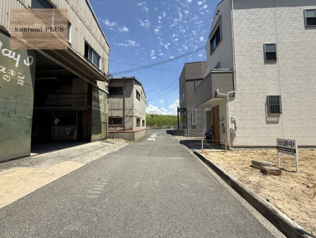 尼崎市瓦宮2丁目　モデルハウスの前面道路含む現地写真