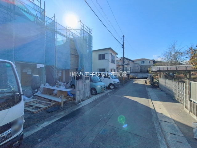 『八王子市新築戸建て』八王子市寺田町13-23【仲介手数料無料】　２期の前面道路含む現地写真|～仲介手数料無料☆八王子ひなた不動産～八王子市寺田町　新築戸建て