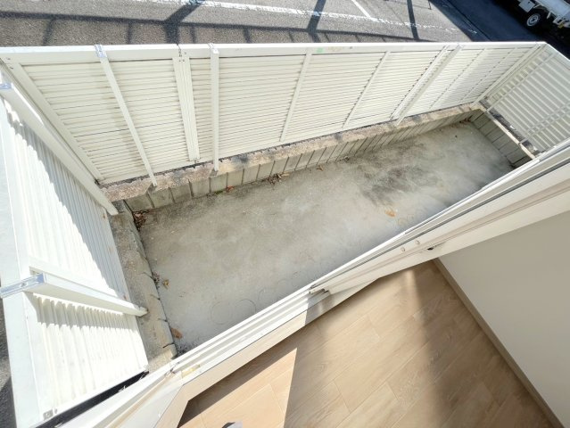 広島市安芸区矢野南５丁目のアパートのバルコニー