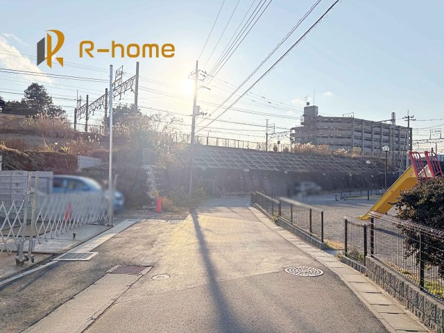 我孫子市台田4期　新築戸建て　4号棟の前面道路含む現地写真|『今から見たい！』大歓迎です♪
お気軽にＲ－ｈomeまでお問い合わせください。