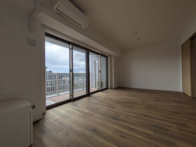 リーラ横浜川和町の居間・リビング