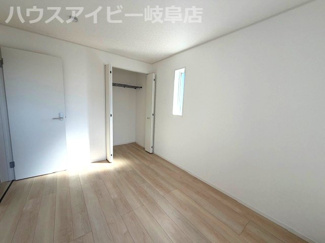 【洋室】 | 羽島市竹鼻町新築建売限定1邸！お車並列3台可能！広めのインナーバルコニーのあるお家！ | 羽島市竹鼻町新築建売限定1邸！お車並列3台可能！広めのインナーバルコニーのあるお家！