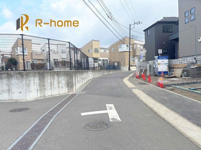 我孫子市台田4期　新築戸建て　5号棟の前面道路含む現地写真|『今から見たい！』大歓迎です♪
お気軽にＲ－ｈomeまでお問い合わせください。