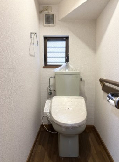 住吉宮町5丁目貸家のトイレ