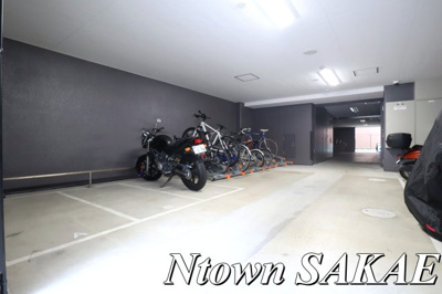 【駐車場】 | プレサンスTHE久屋大通レジェンド | 駐車場に車を止められます