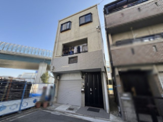 【外観】 | 門真市島頭2丁目　中古戸建 | 片側に建物がなく、通風に優れた3階建て物件です♪