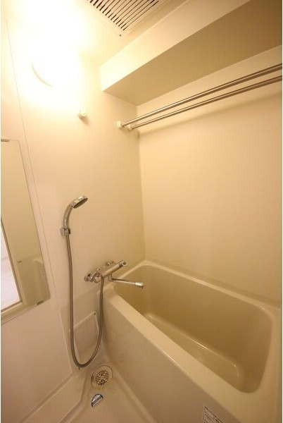 レジディア鶴舞の浴室