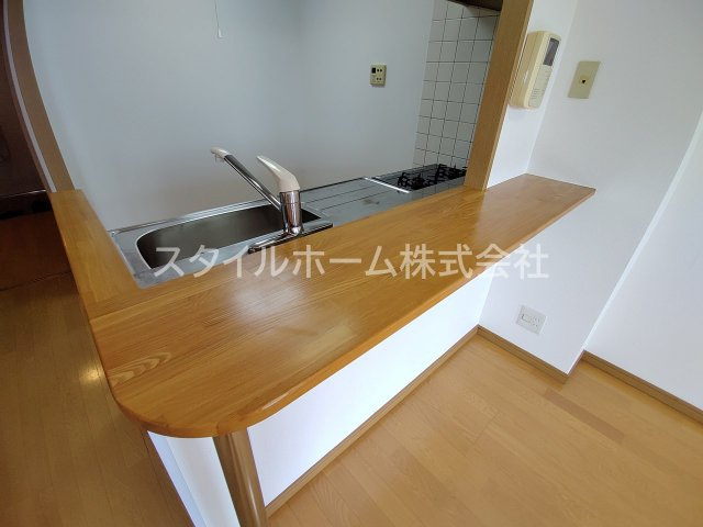 サンフィオーレ中郷の内装|別部屋写真です。