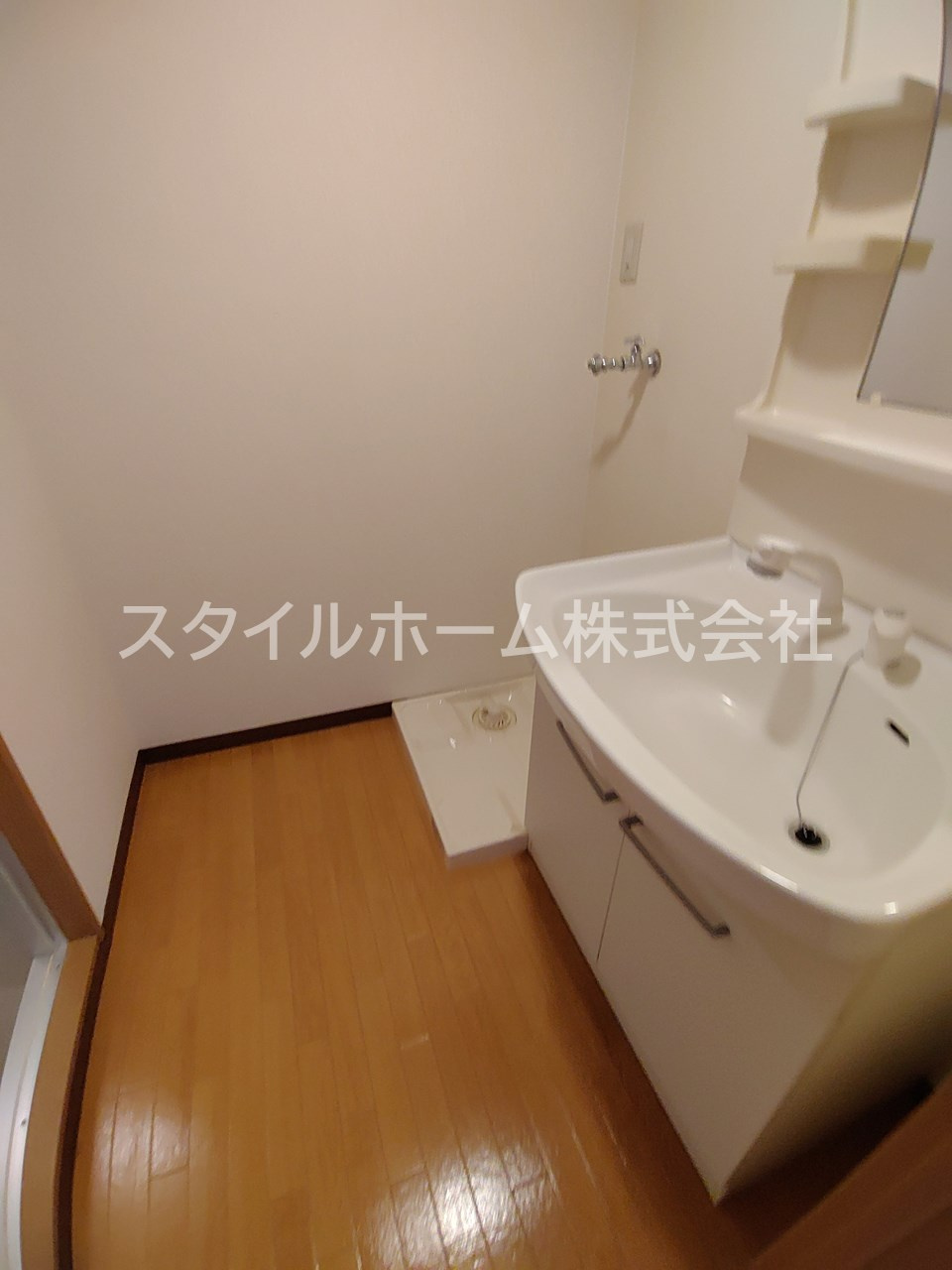 サンフィオーレ中郷の洗面所|別部屋写真です。