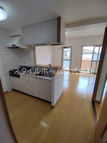 サンフィオーレ中郷の居間・リビング|別部屋写真です。