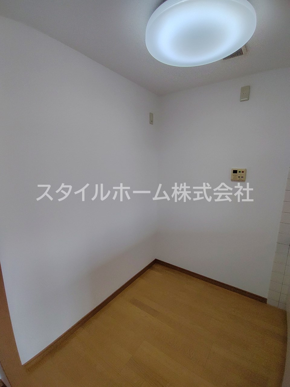 サンフィオーレ中郷の居間・リビング|別部屋写真です。