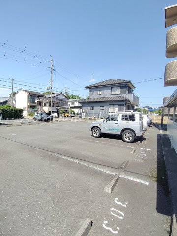 ヴィラ・コパンの駐車場|車をお持ちの方に嬉しい駐車場付きの物件です