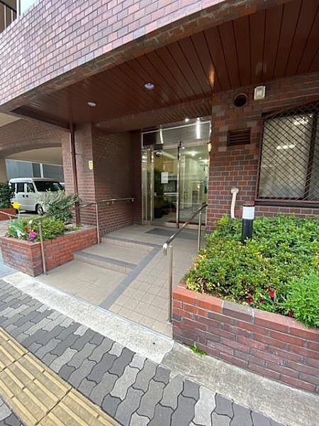 サンマンション江坂のエントランス