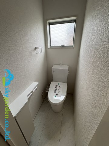 茅ヶ崎市萩園第2　新築戸建　全3棟2号棟のトイレ|落ち着いたトイレです